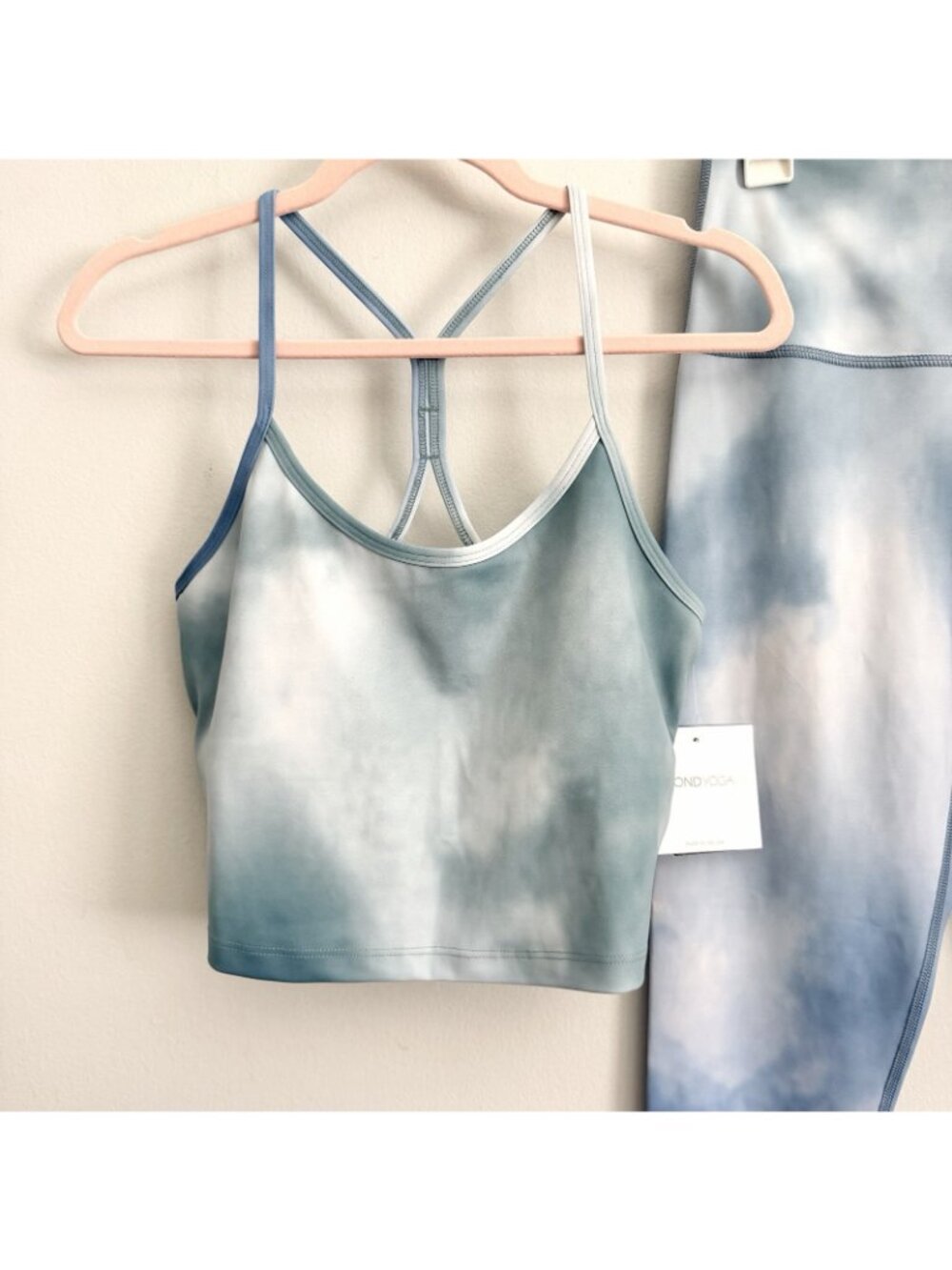 NEW Beyond Yoga Cropped Tank Sports Bra + Leggings Set Blue Cloud Women’s Large - Picture 3 of 9